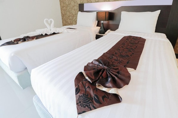 Desk, rollaway beds, free WiFi