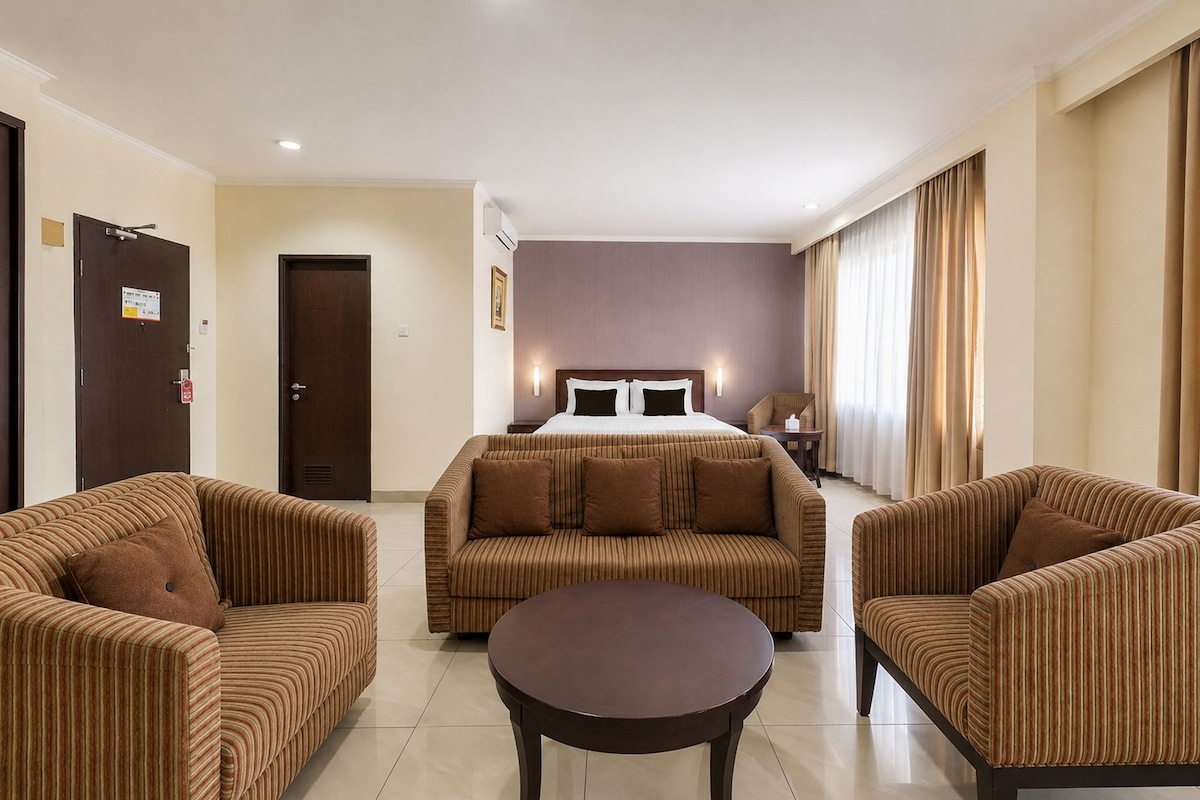 Junior Suite | In-room safe, desk, blackout drapes, soundproofing