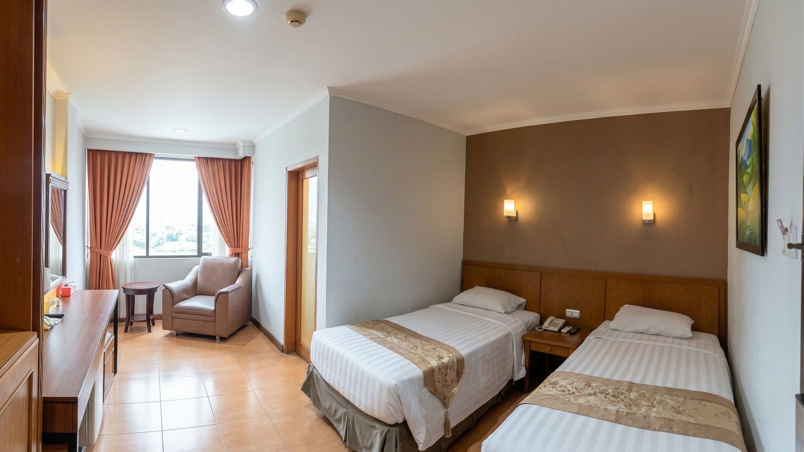 Superior-værelse med 2 enkeltsenge | Minibar, pengeskab på værelset, skrivebord, mørklægningsgardiner