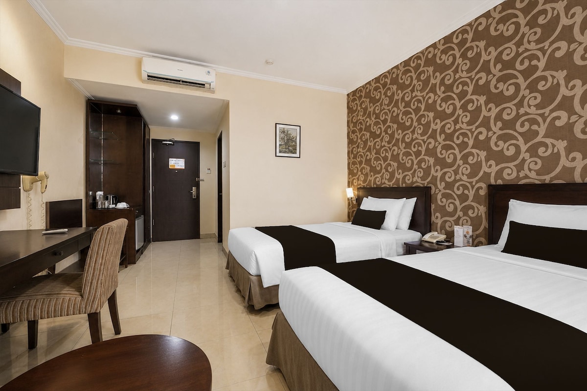 Deluxe Twin Room | In-room safe, desk, blackout drapes, soundproofing