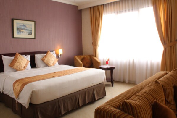 Minibar, in-room safe, desk, blackout curtains