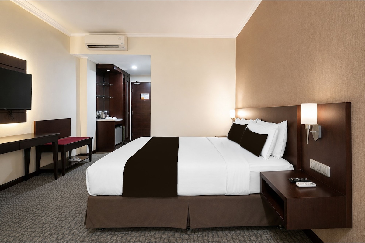 Deluxe Double Room | In-room safe, desk, blackout drapes, soundproofing