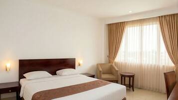 Deluxe Double Room | Minibar, in-room safe, desk, blackout drapes