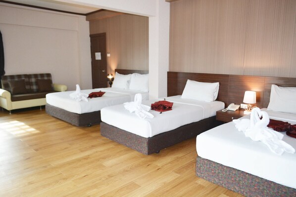 Superior Triple Room | Lit d’appoint (supplément), accès au Wi-Fi (inclus)