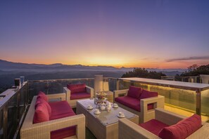 Outdoor dining - View 360 (Kandy)