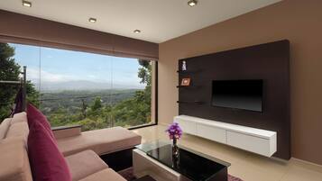 Deluxe Room, 1 Queen Bed | Mountain view