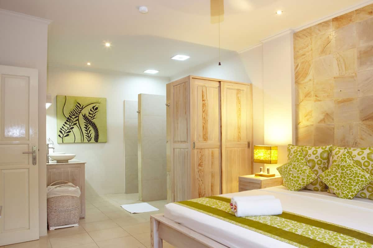 Deluxe Villa, 2 Bedrooms | 1 bedroom, minibar, in-room safe, desk
