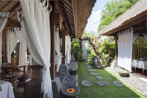 Couples treatment room(s), hot tub, body treatments, mud baths - The Lovina Villas - CHSE Certified (Buleleng)