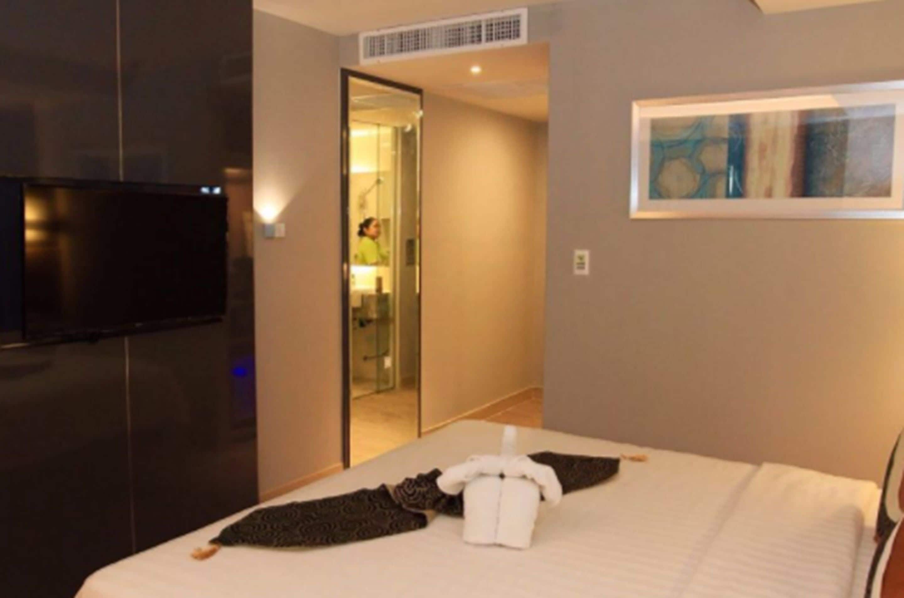 superior single room | minibar, in-room safe, desk, free wifi