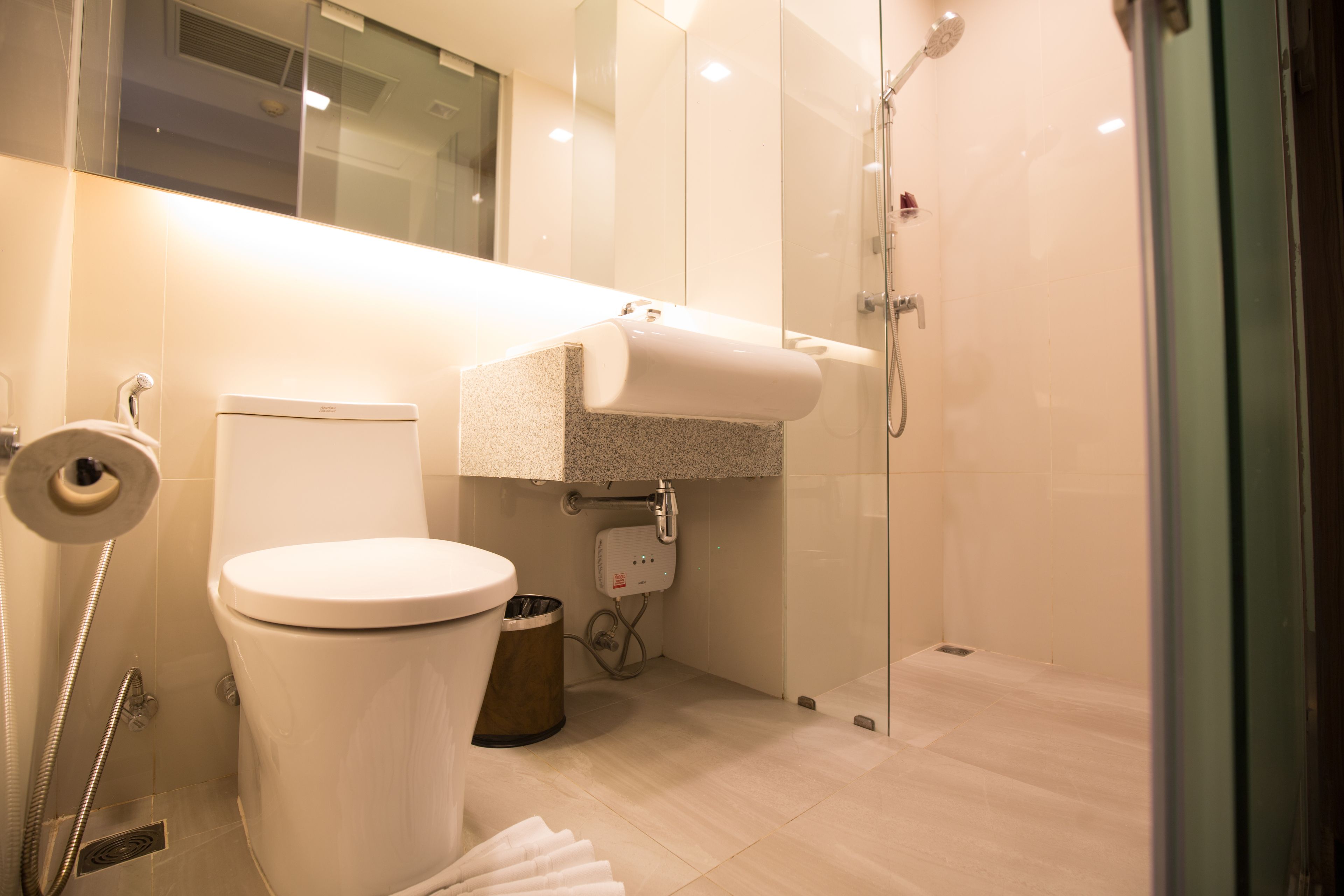 shower, rainfall showerhead, free toiletries, hair dryer