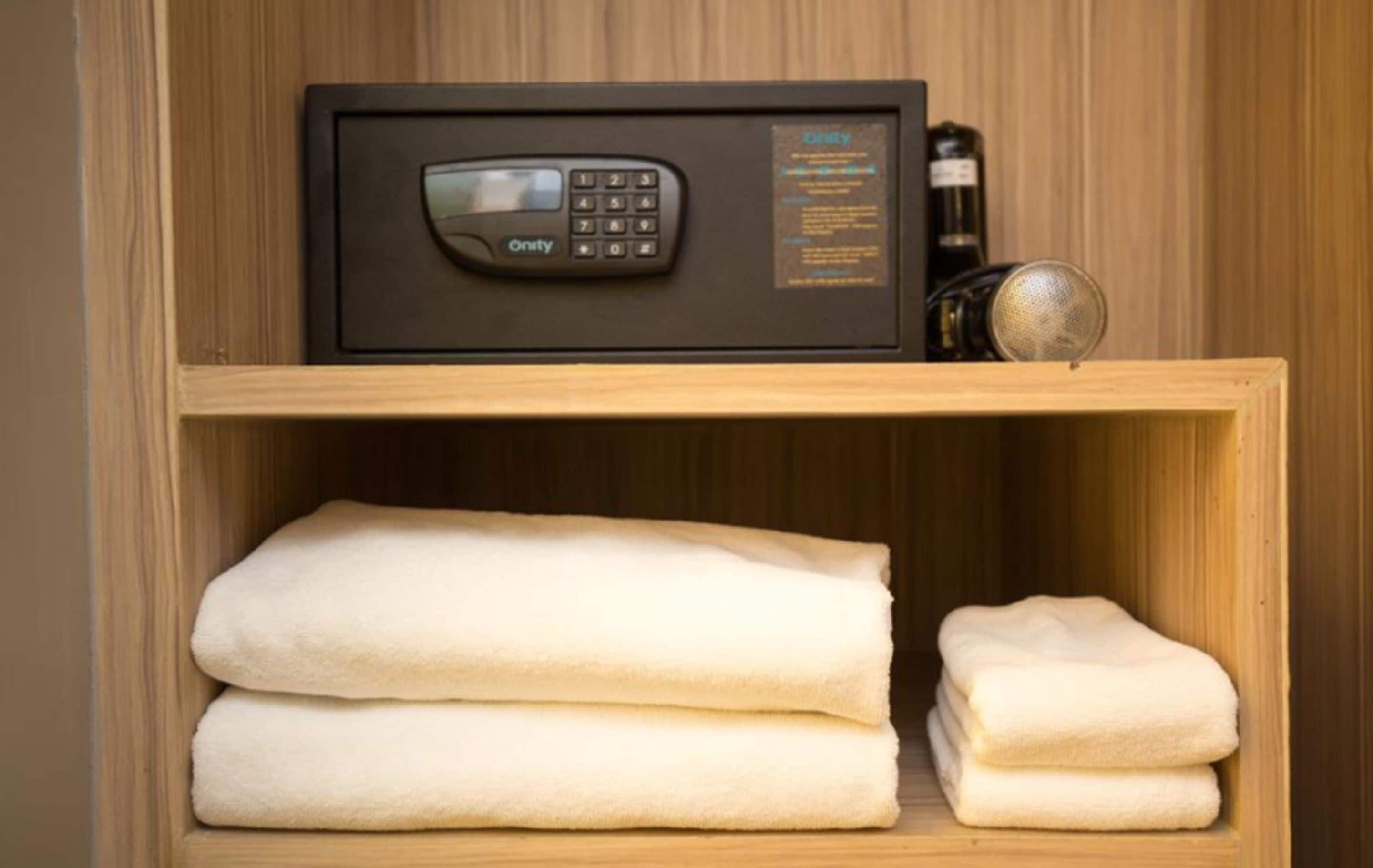 superior room | minibar, in-room safe, desk, free wifi