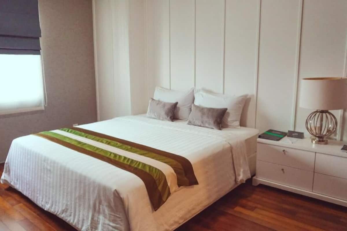 In-room safe, desk, iron/ironing board, free WiFi