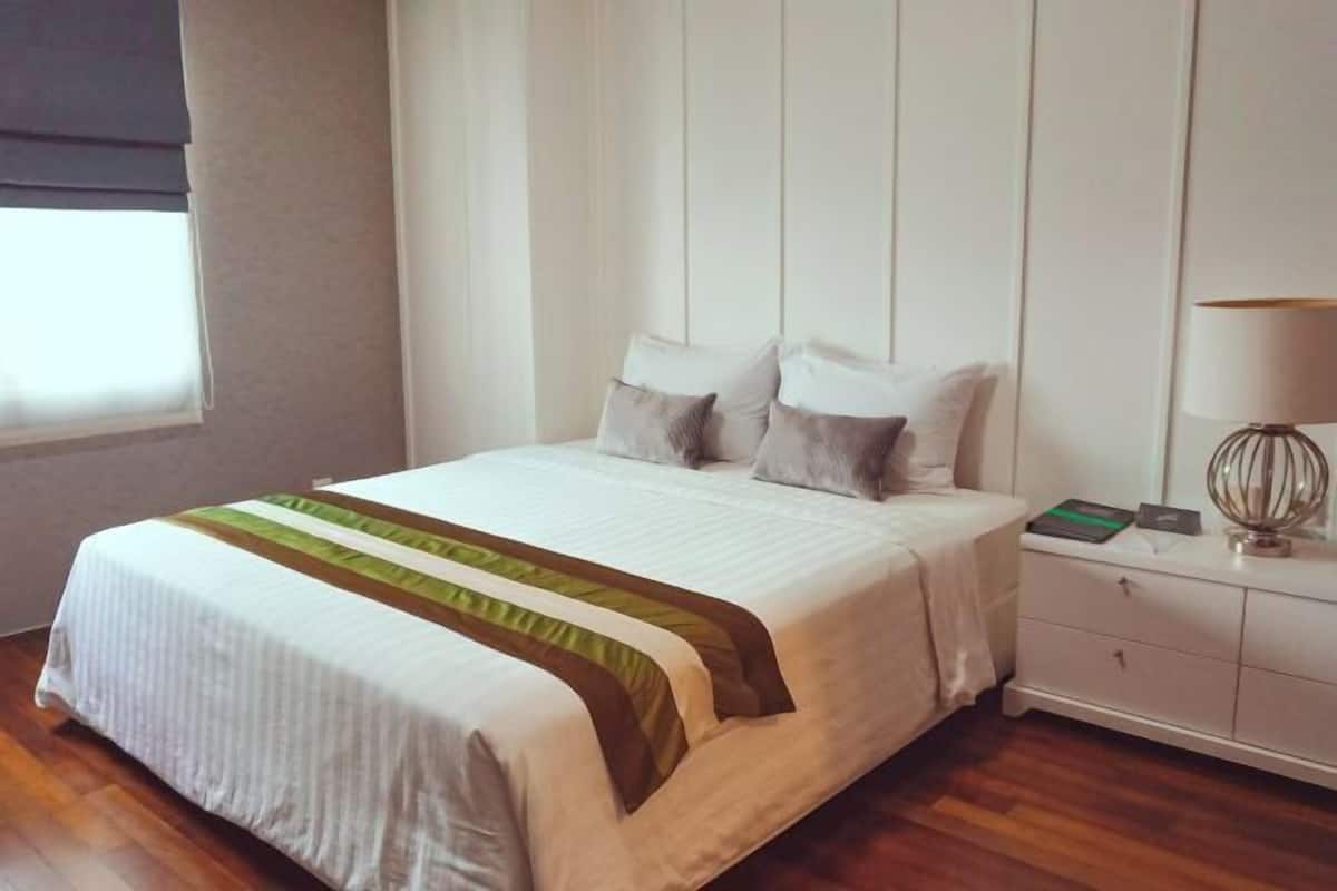 In-room safe, desk, iron/ironing board, free WiFi