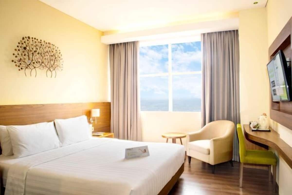 In-room safe, desk, iron/ironing board, free WiFi