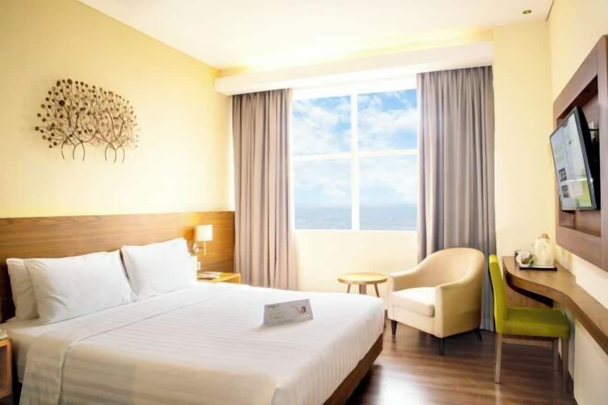 In-room safe, desk, iron/ironing board, free WiFi