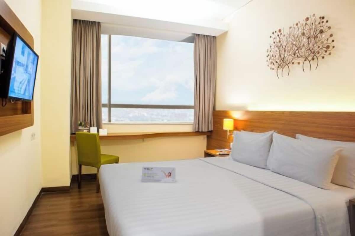 In-room safe, desk, iron/ironing board, free WiFi