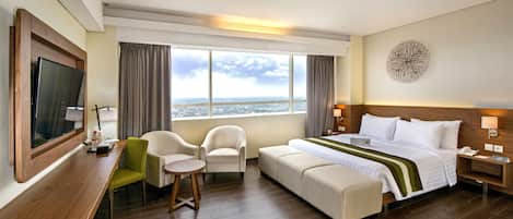 Brankas, meja kerja, setrika/meja setrika, dan Wi-Fi gratis