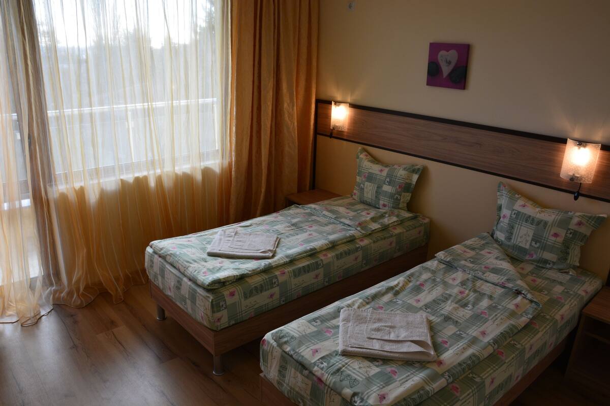 Familienapartment, 2 Schlafzimmer | Schallisolierte Zimmer, kostenlose Babybetten, Zustellbetten