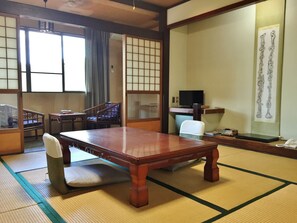 Traditional Room, Non Smoking (8 Tatami Mats) | Desk - Ebisukan (Yoshino)