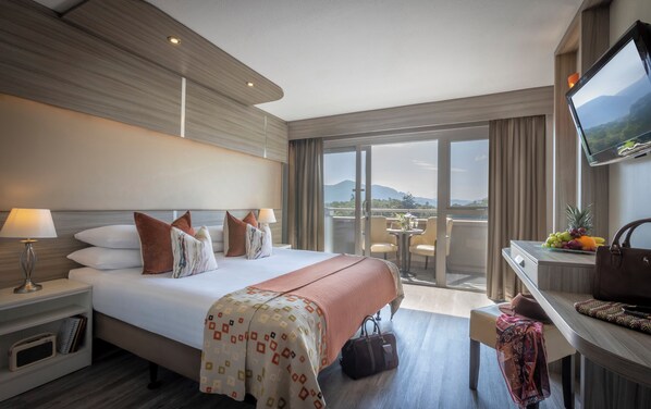Double Room with Balcony | Espacio para trabajar con laptop, wifi gratis y ropa de cama 