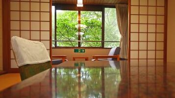 Habitación tradicional, baño privado, vistas a la montaña (10 Tatami mats) | Escritorio, wifi gratis, ropa de cama