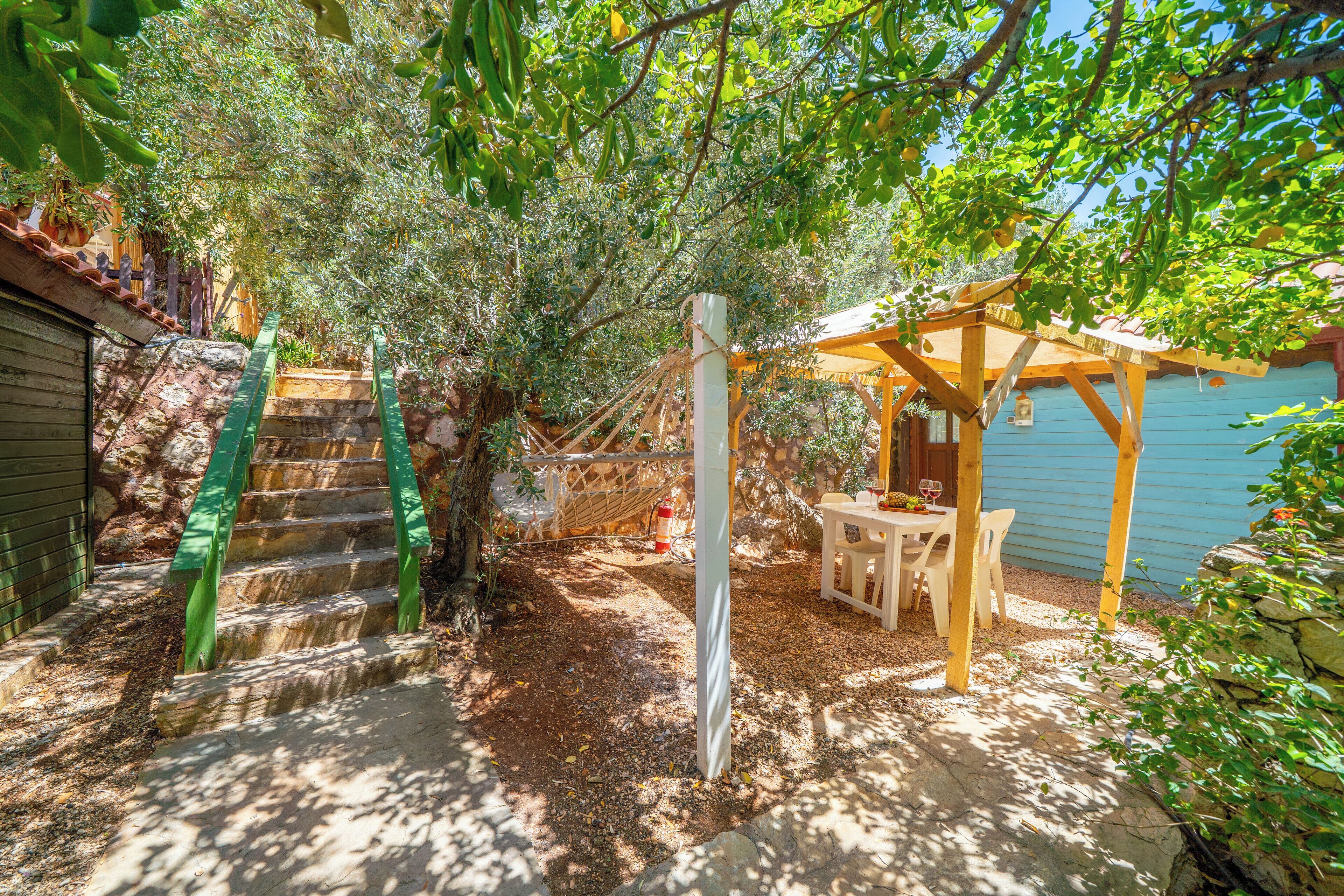 classic double or twin room, garden view (double) | bathroom | shower, hair dryer, towels