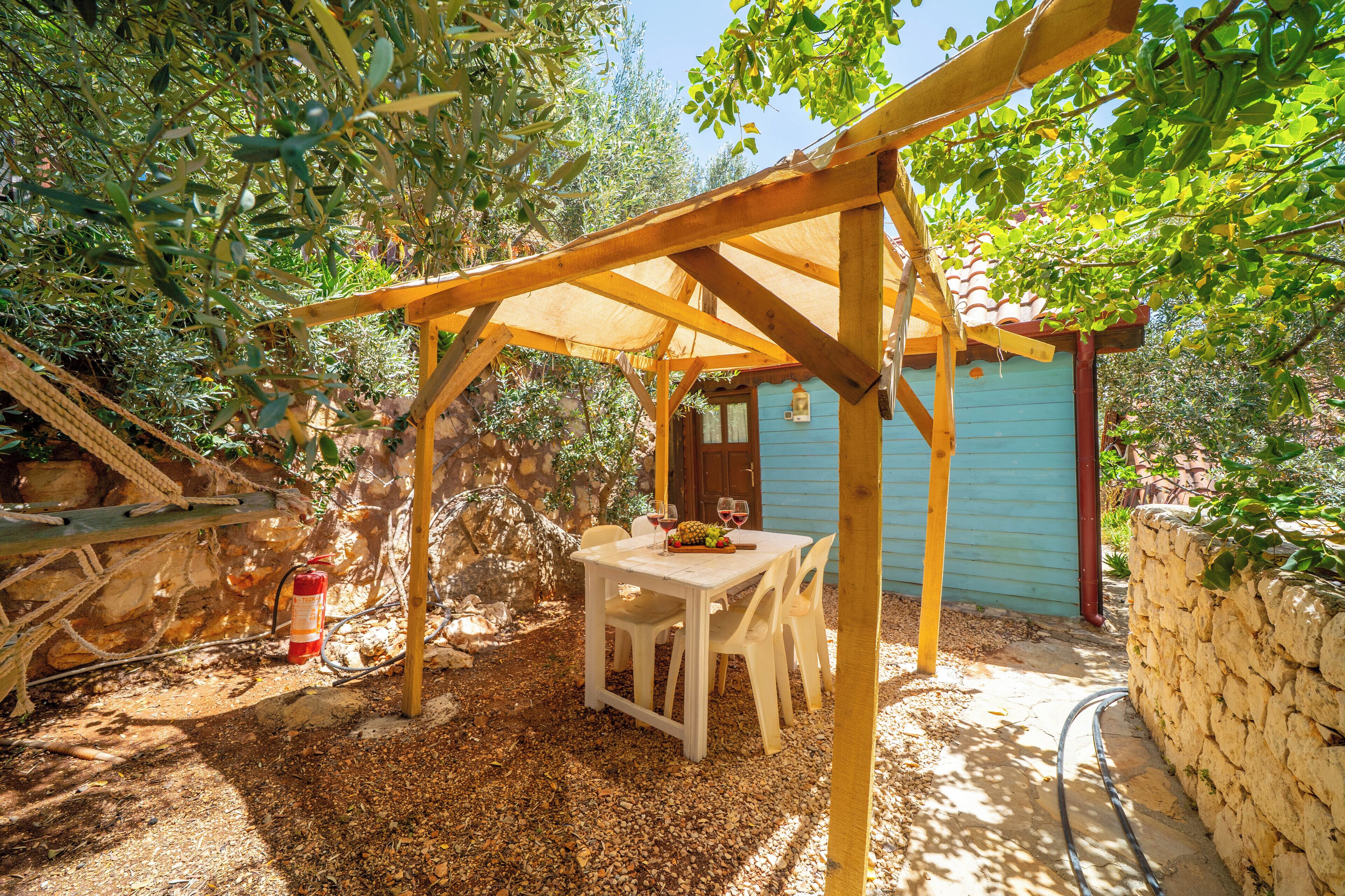 basic bungalow (triple) | living area | led tv