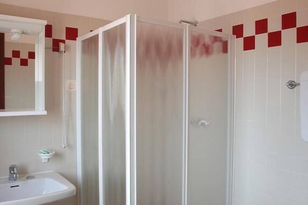 Dusche, Haartrockner, Bidet