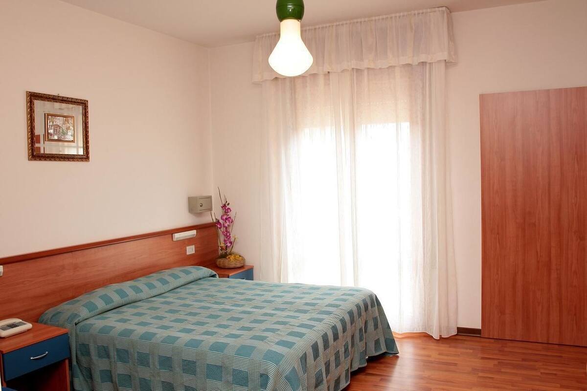 Familienzimmer, Terrasse, Meerblick | Zimmersafe, Schreibtisch, Babybetten, kostenloses WLAN