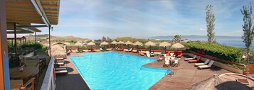 Outdoor pool, pool umbrellas, sun loungers
