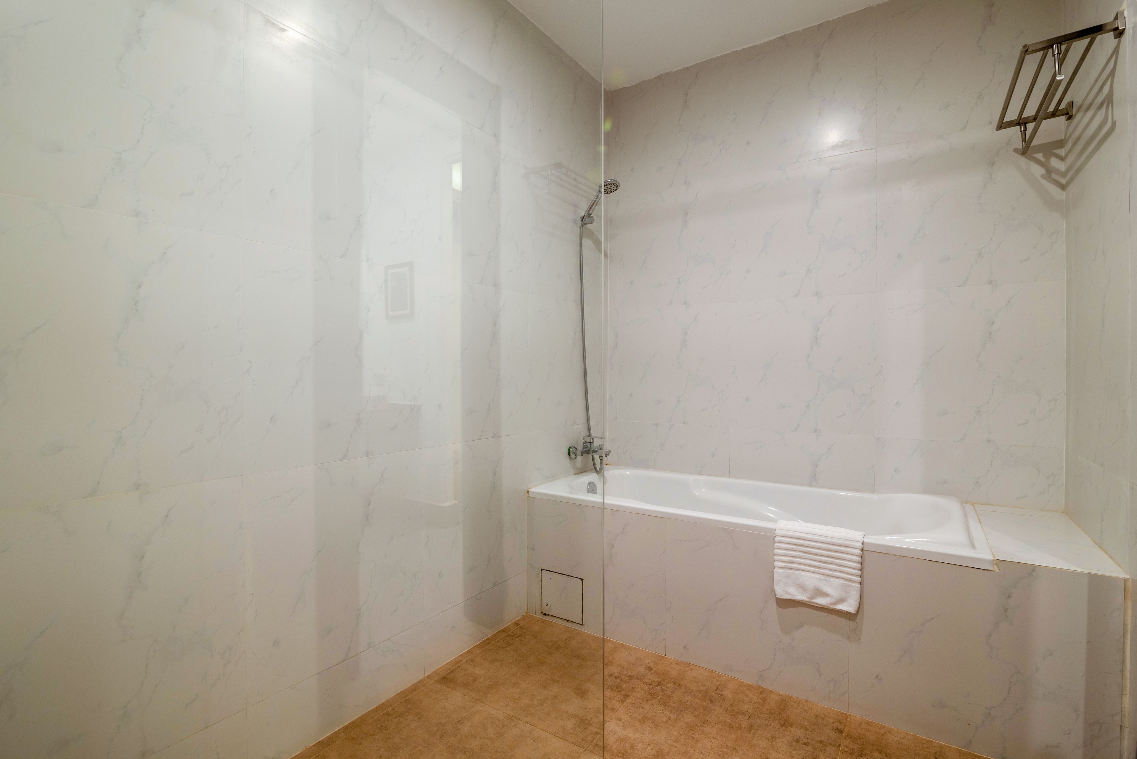 Deep soaking tub, rainfall showerhead, free toiletries, hair dryer