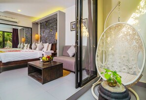 Deluxe King Room | Terrace/patio - Ladear Privilege Rooms (Siem Reap)