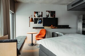 Camera familiare, 1 letto king | Biancheria da letto di alta qualità, cassaforte in camera