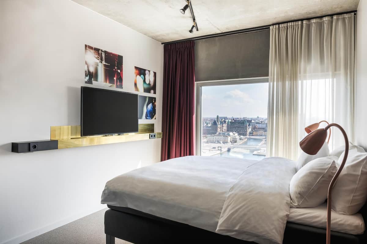 Chambre, 1 grand lit, vue ville