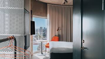 Room, 1 Queen Bed, City View | View from room