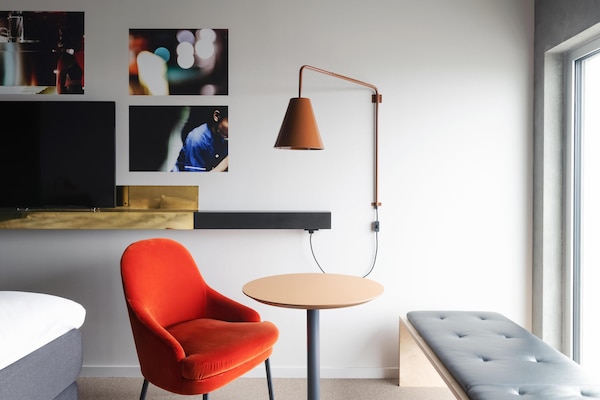 Rom, 1 kingsize-seng, havutsikt | Sengetøy av topp kvalitet, safe på rommet og blendingsgardiner