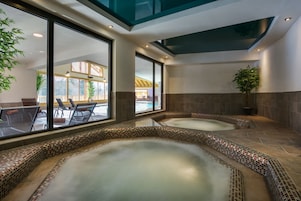 Indoor spa tub