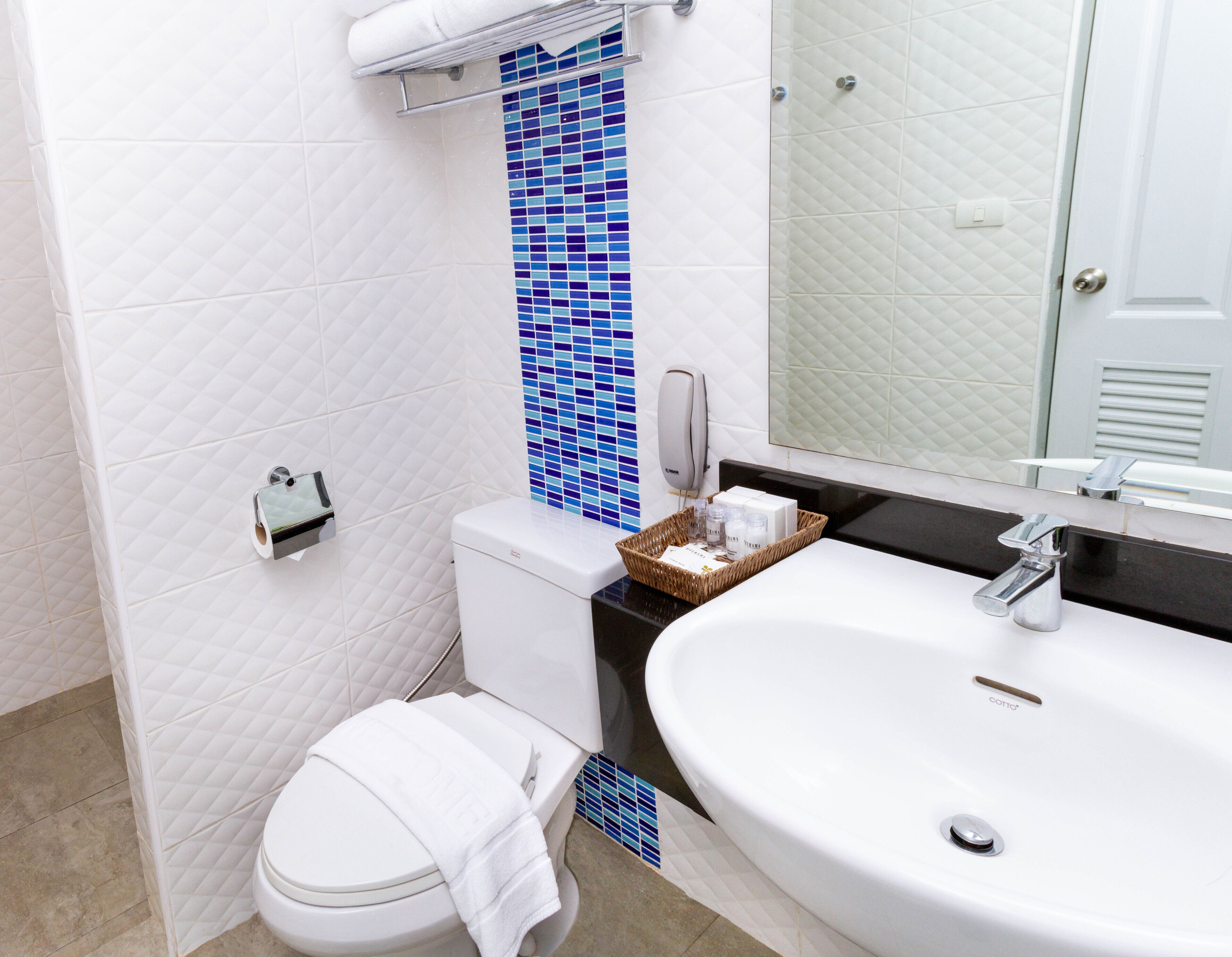 deluxe room | bathroom | free toiletries, hair dryer, slippers, towels