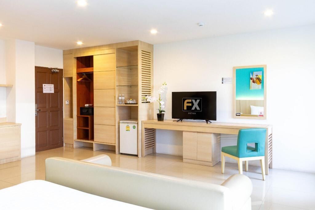 In-room safe, desk, free WiFi