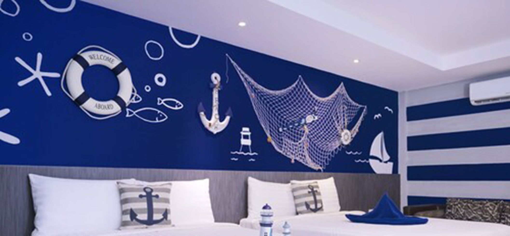 Peti besi dalam bilik, meja, Wi-fi percuma 