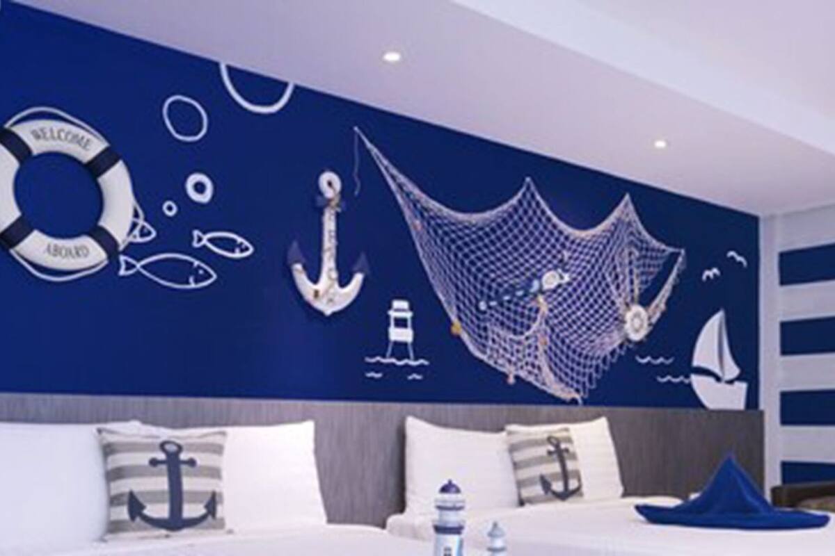 Peti besi dalam bilik, meja, Wi-fi percuma