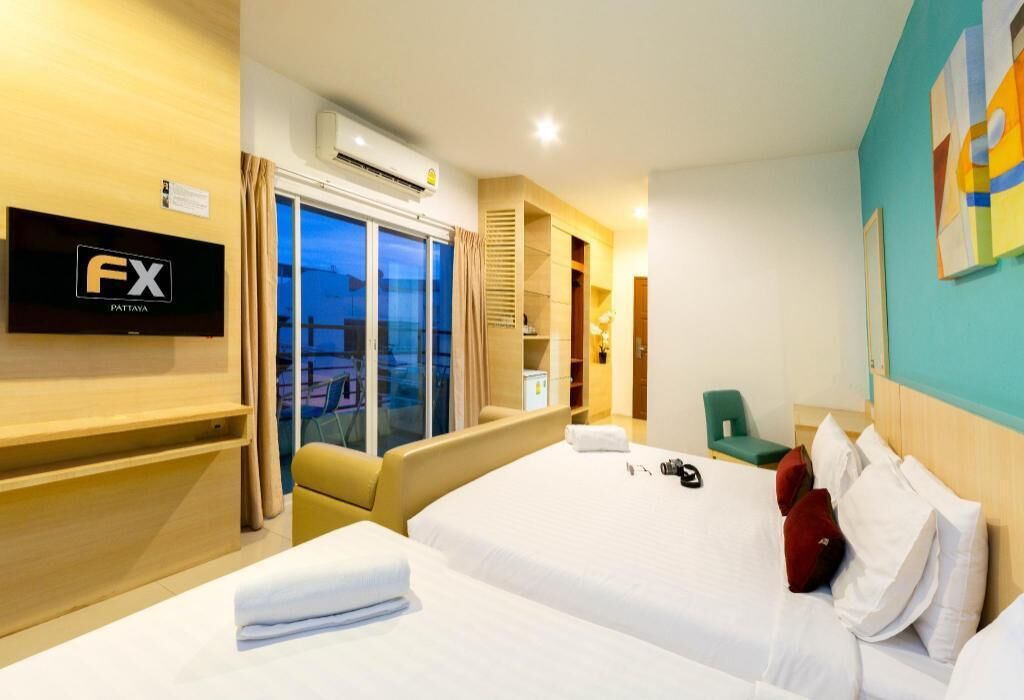 In-room safe, desk, free WiFi