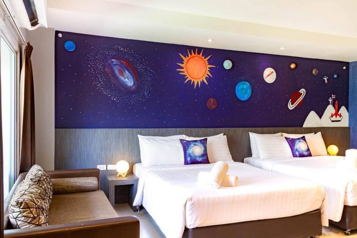 In-room safe, desk, free WiFi