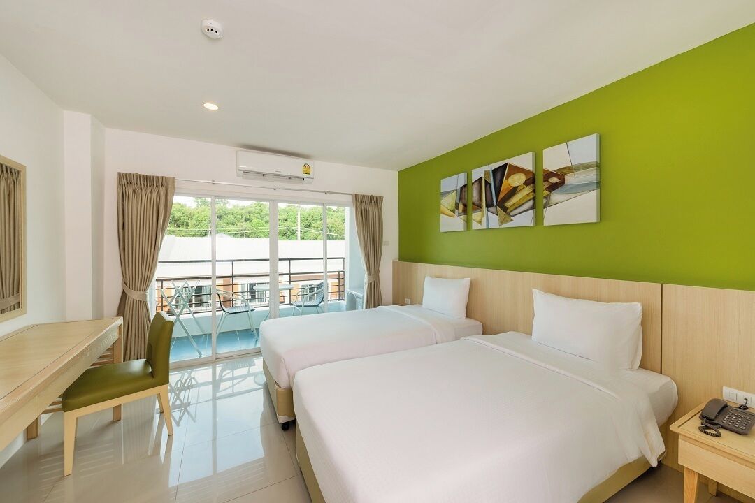 In-room safe, desk, free WiFi