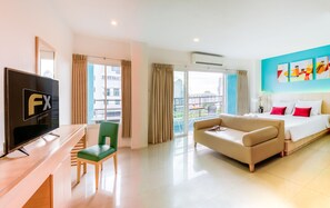 Premier King | 客房内保险箱、办公桌、免费 WiFi