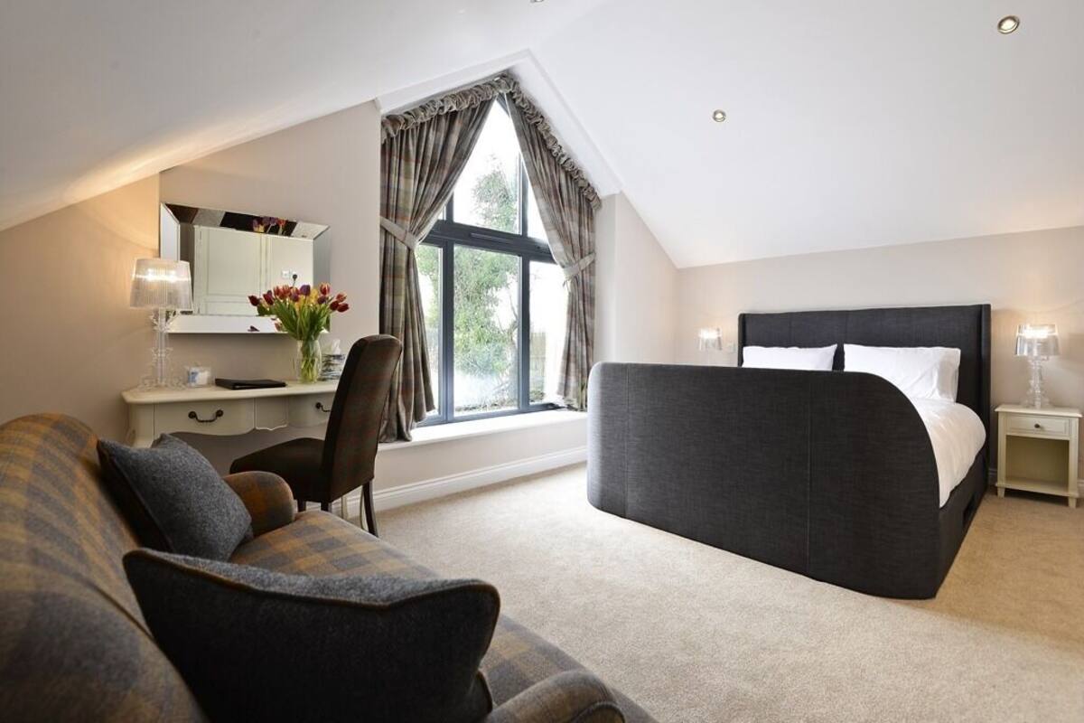 Superior Double Room, Ensuite (views of pendle)