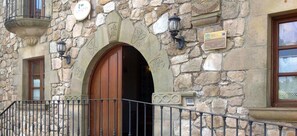 Property entrance - Posada Rural El Trenti de Corona (Udias)