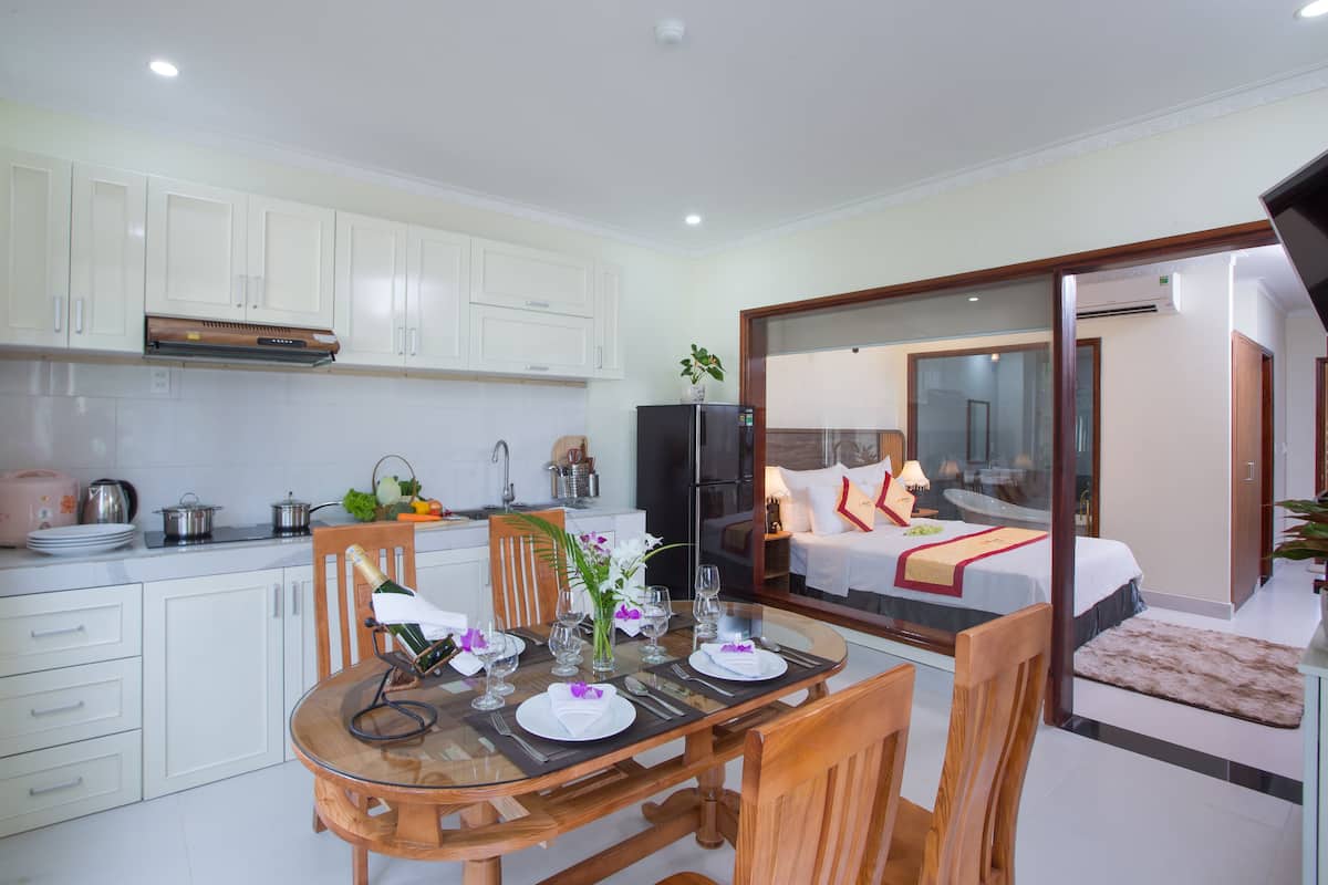 family suite, 2 bedrooms | minibar, in-room safe, desk, laptop workspace