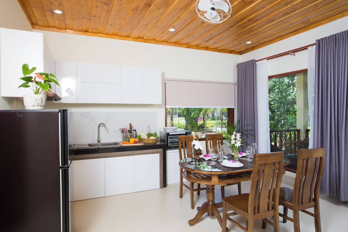 family suite, 2 bedrooms | private kitchen | coffee/tea maker, electric kettle, paper towels
