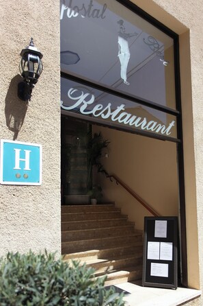 Vista frontal de la propiedad